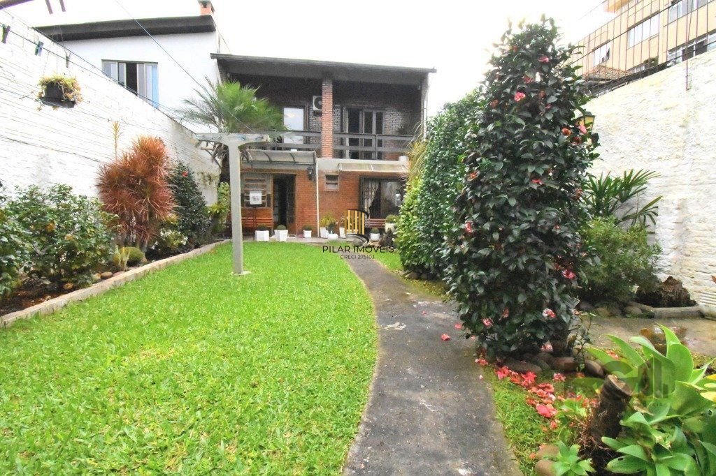 CASA - 5 dorms. -  3 vagas -  290 m² - MENINO DEUS