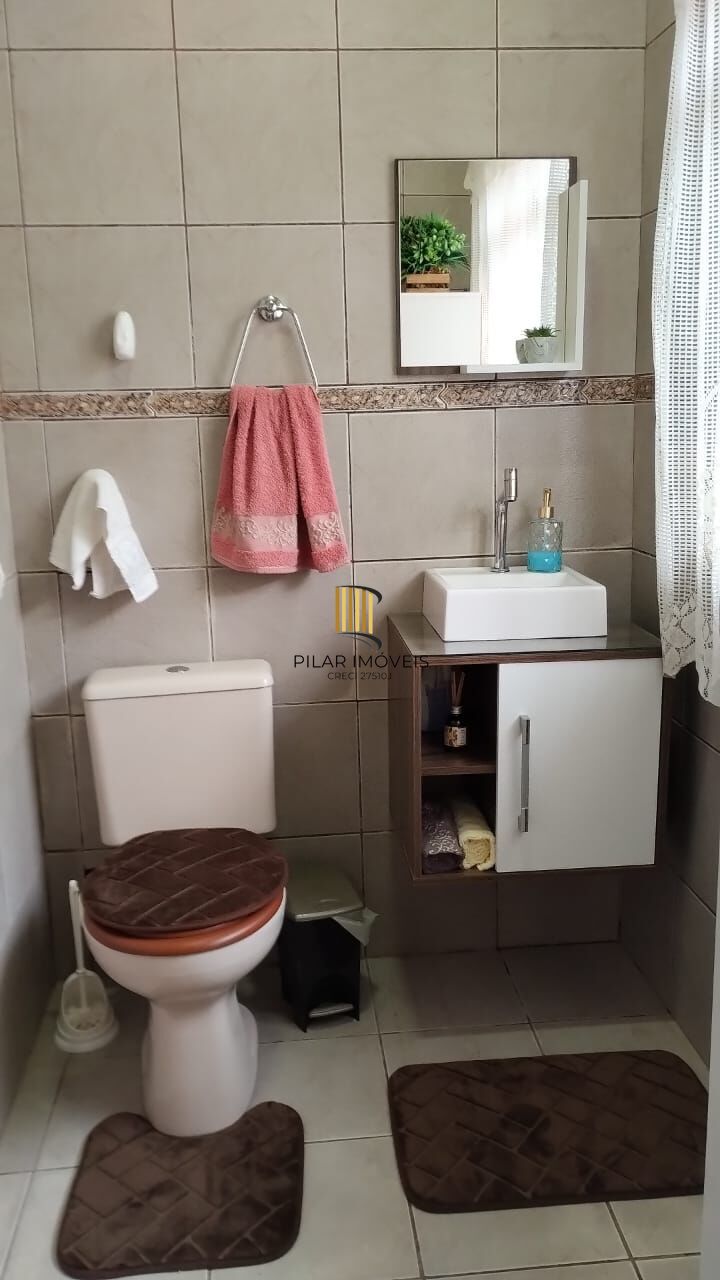 Terreno com duas frentes, três casas  (duas c/dois dormitórios e a outra tipo tipo JK)