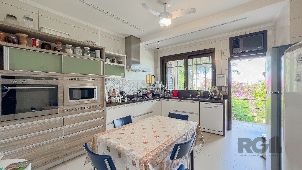 Casa com 3 Quartos e 2 vagas à venda, 344 m² por R$ 2.800.000,00