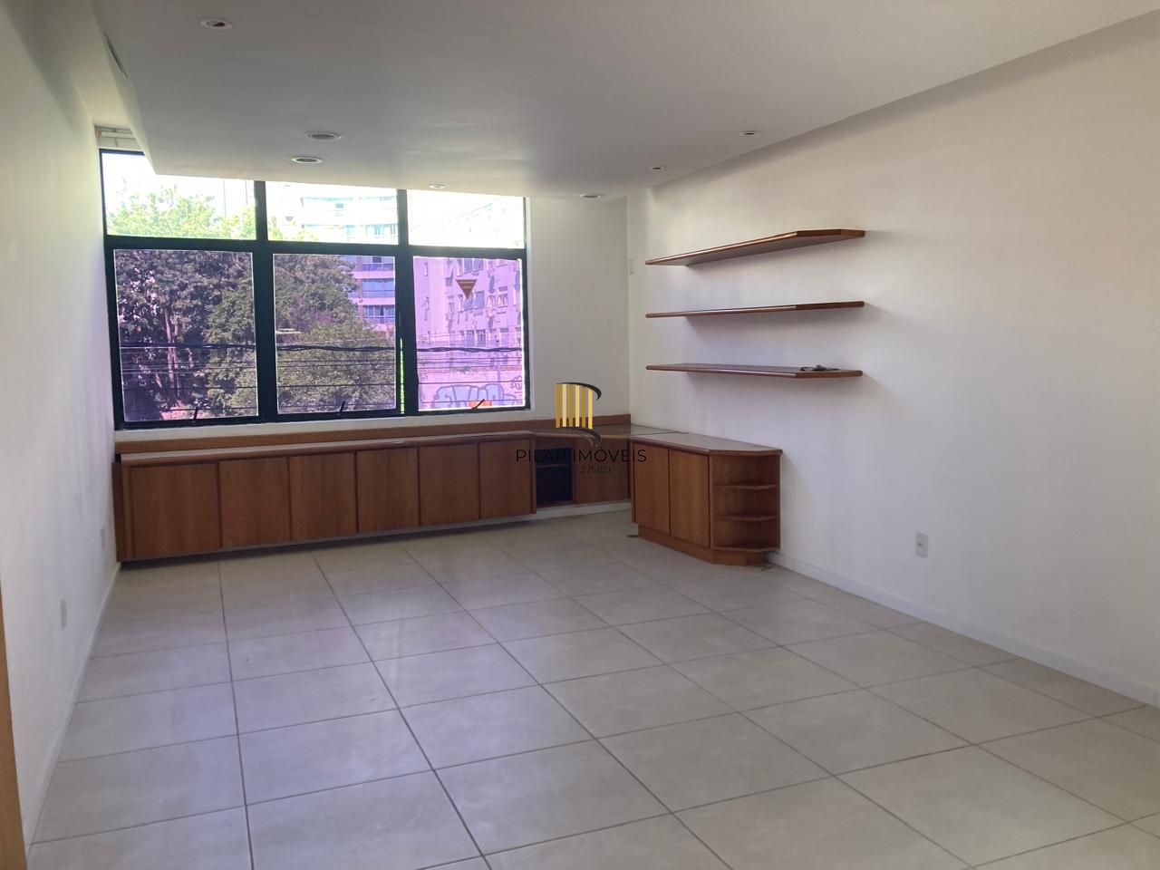 Conjunto de Salas na Rua Érico Veríssimo