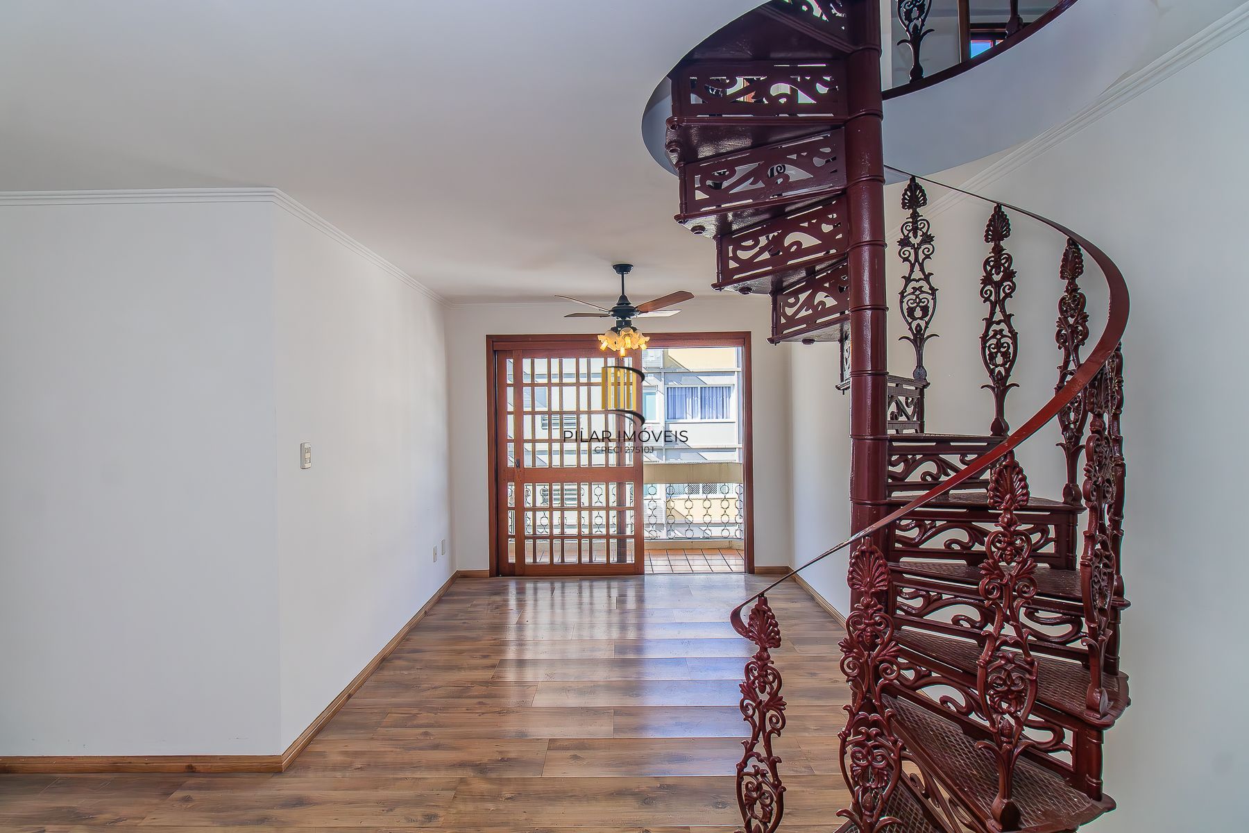 COBERTURA DUPLEX COM 3 DORMITÓRIOS E PISCINA