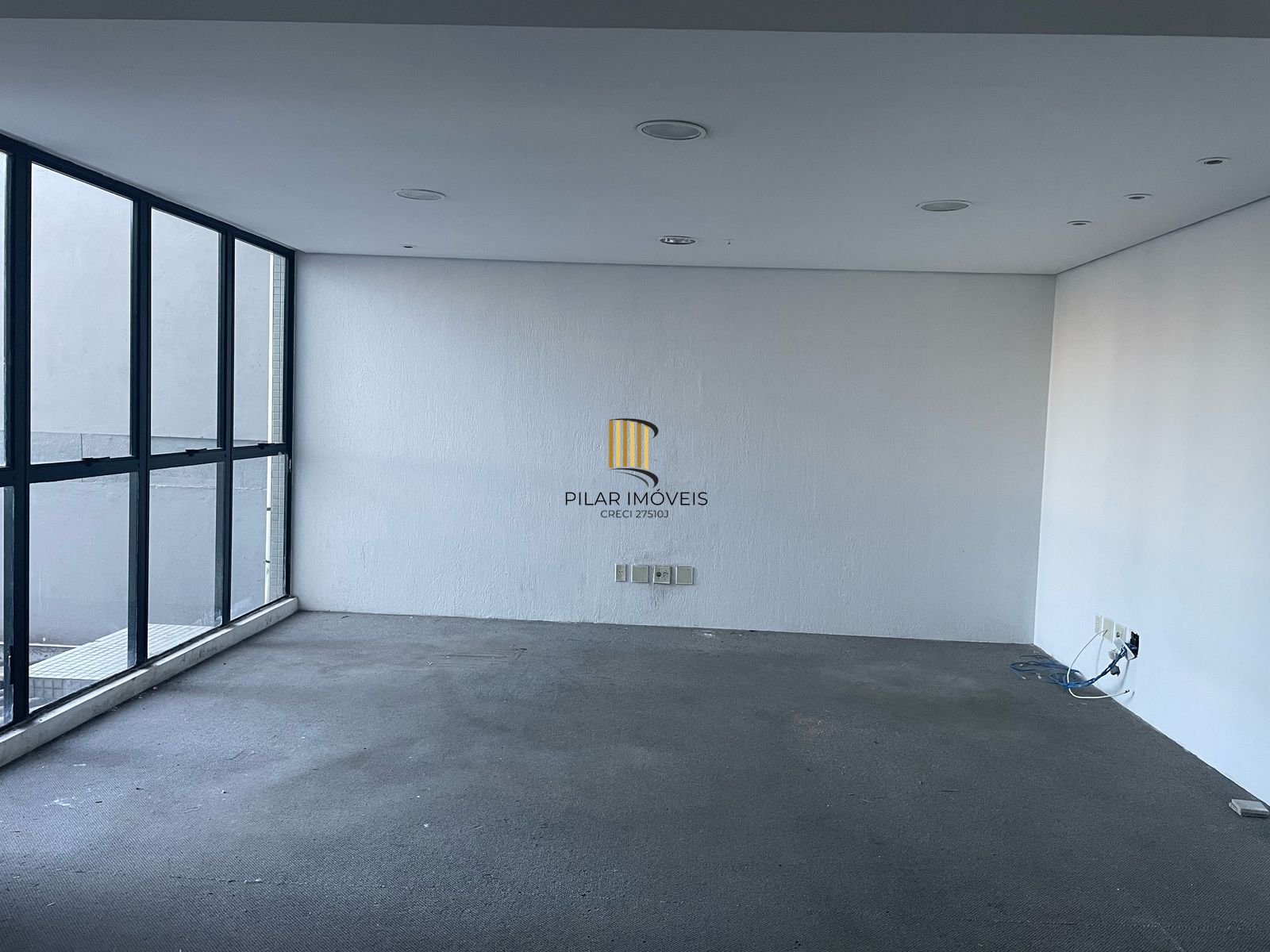 Sala Comercial de 48 m² com garagem, prédio com portaria presencial