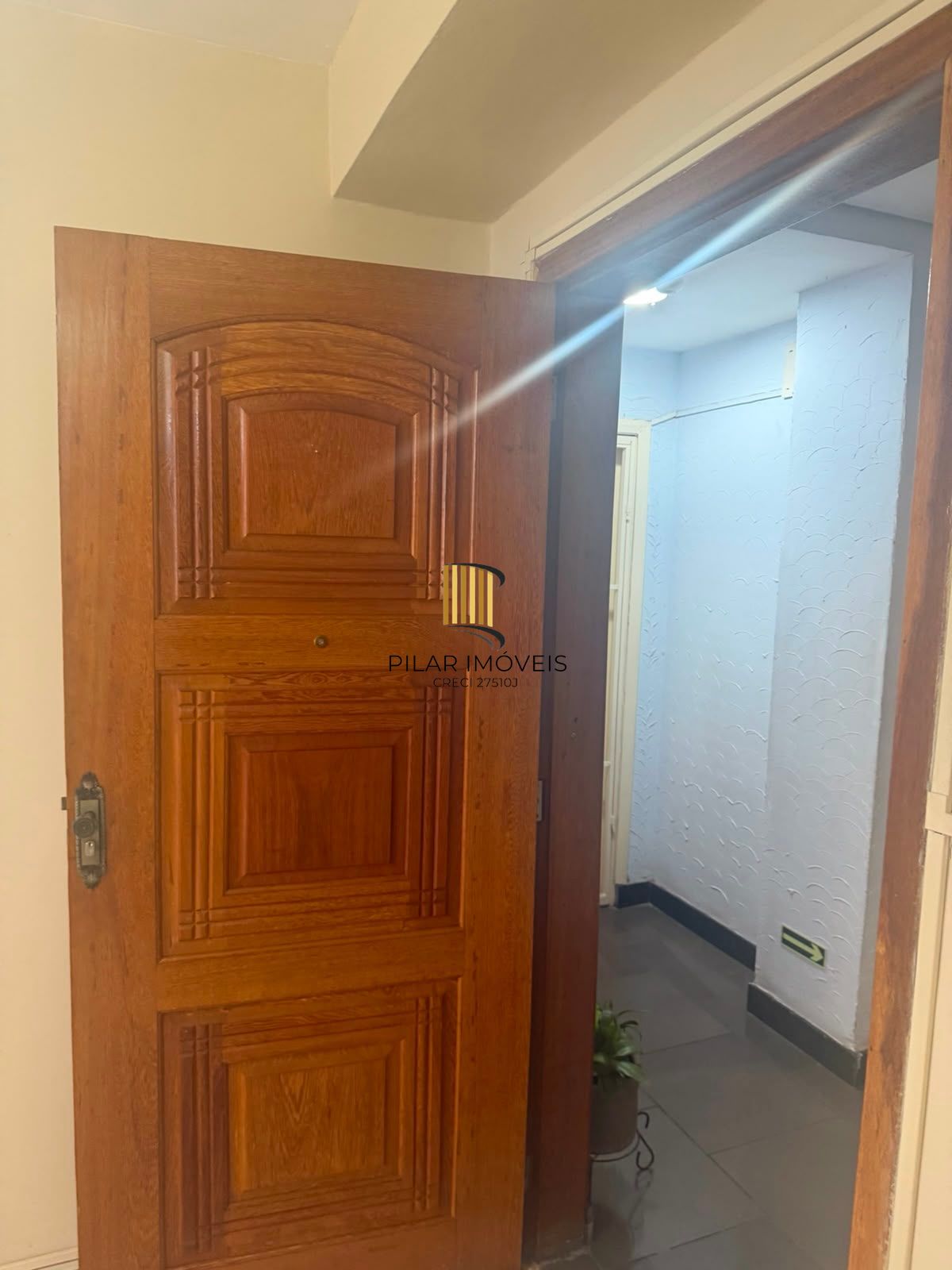 Excelente oportunidade sala comercial rua DR. flores , 0 dormitório