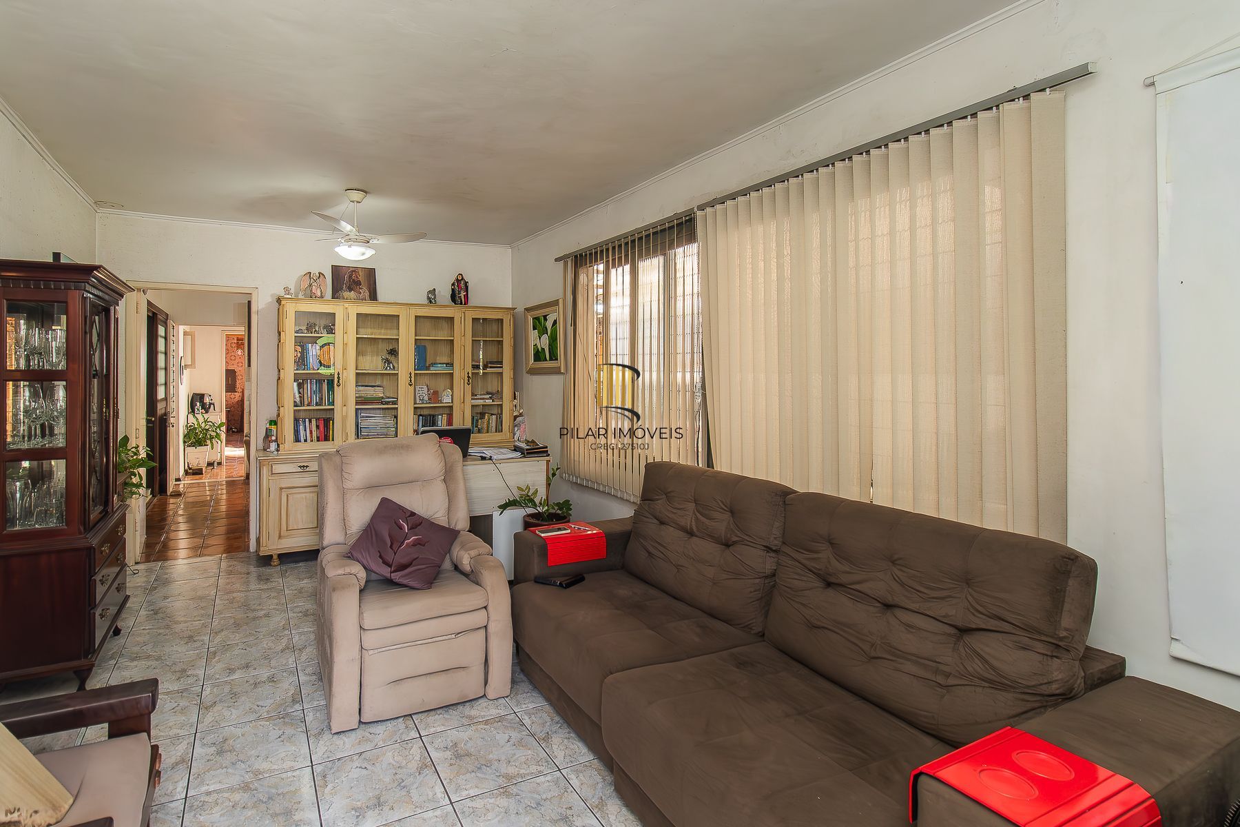 Casa 3 dormitórios, 5 vagas.