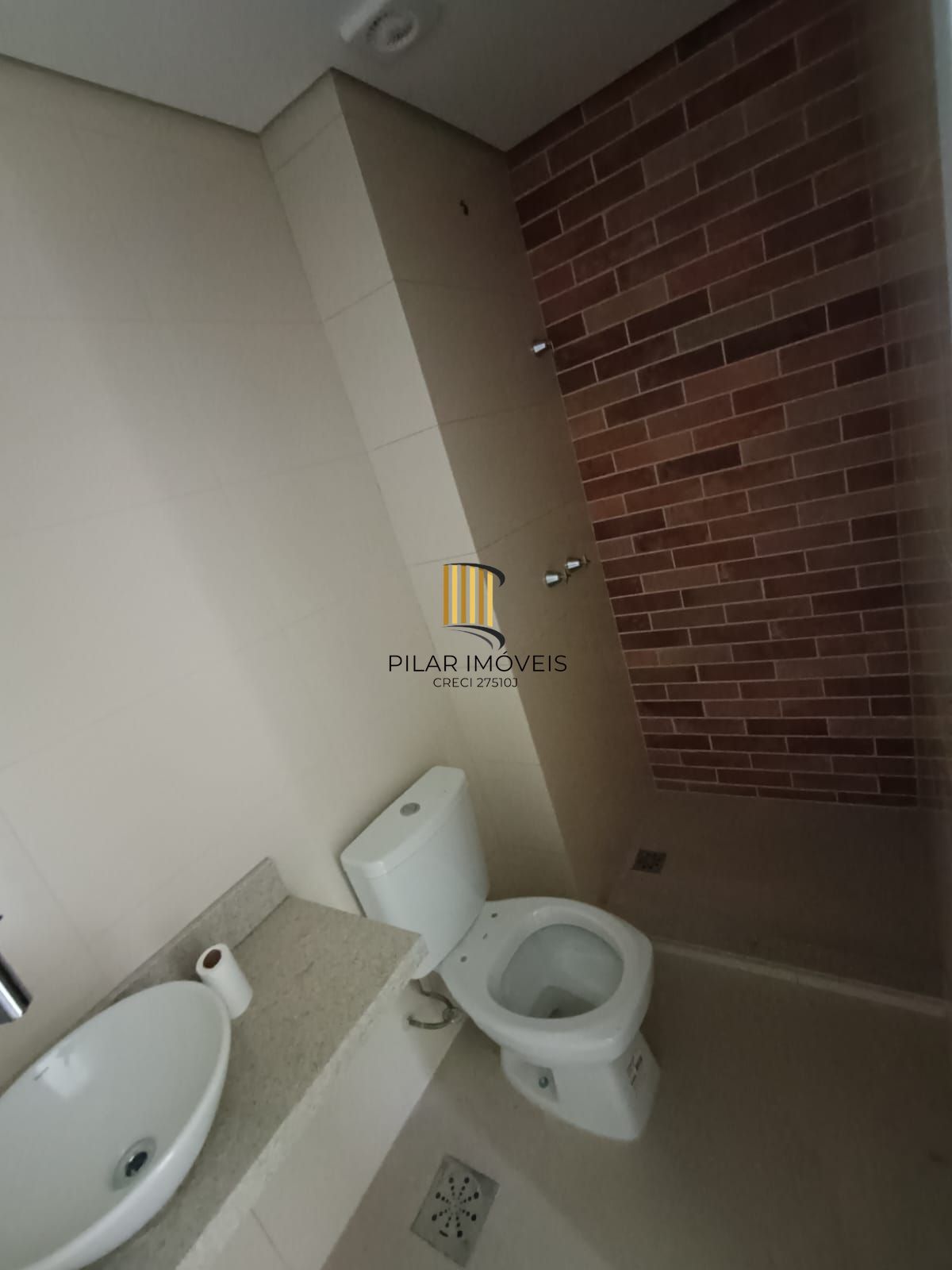 Apartamento 2 dormitórios, 1 suite, 1 vaga.