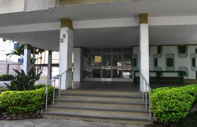Apartamento 3 dormitorios vaga coberta Menino Deus