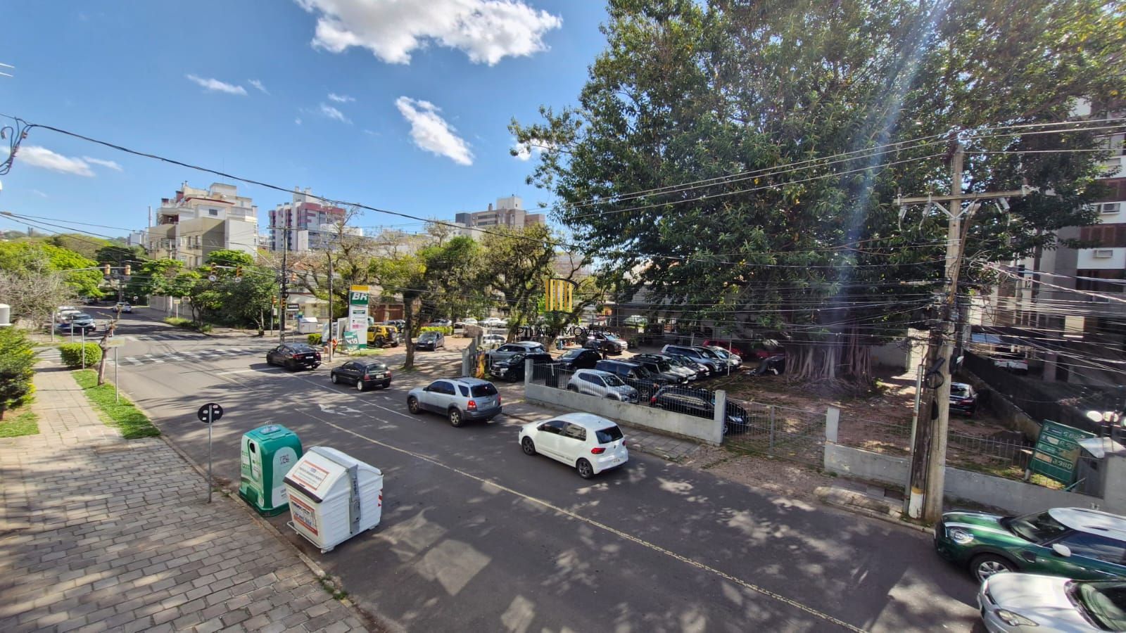 Apartamento no Menino Deus com 2 dormitórios e dependência de empregada com banheiro