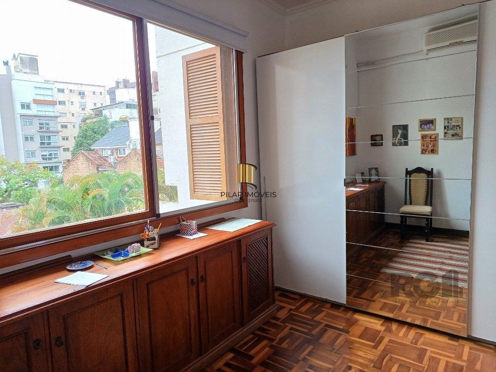 Casa averbada, ampla e ensolarada!