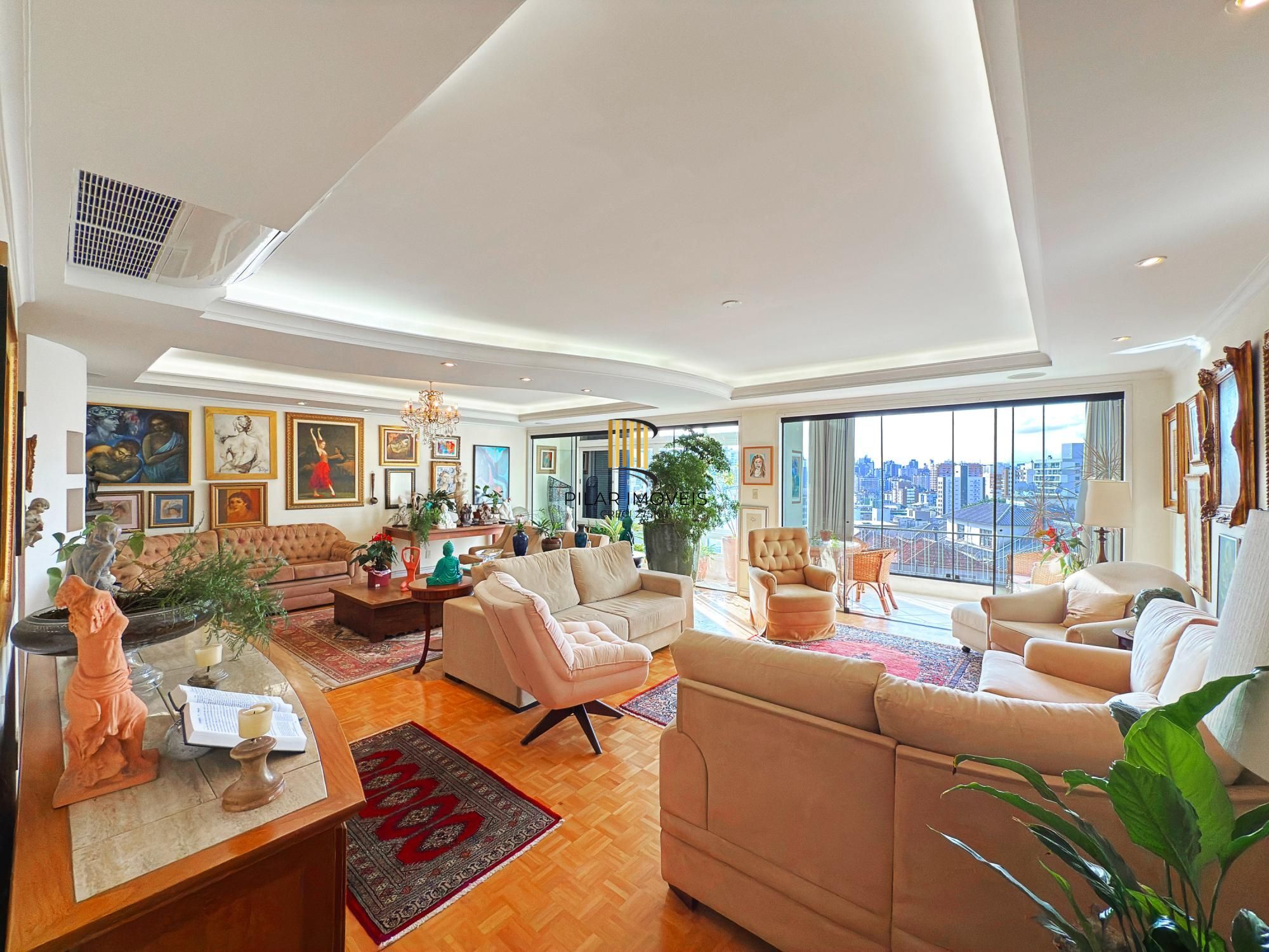 231,8 m², 3 dormitórios com suíte, 1 vaga