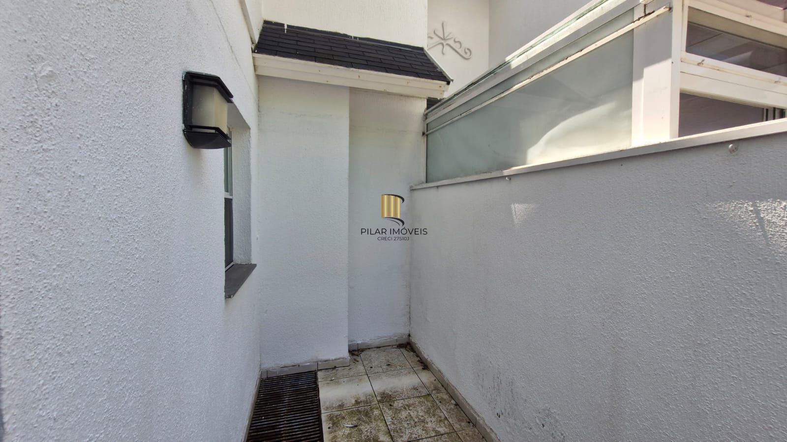 Casa em Condomínio fechado, 5 dormitórios sendo 2 suítes, 5 banheiros, 203 m² de área privativa, 2 garagem cobertas