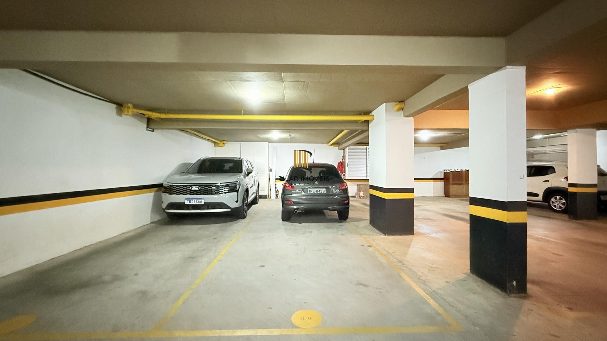 Excelente apartamento amplo com 2 dormitórios, 2 suítes mais dependência de empregada ou gabinete ou 3º dormitório