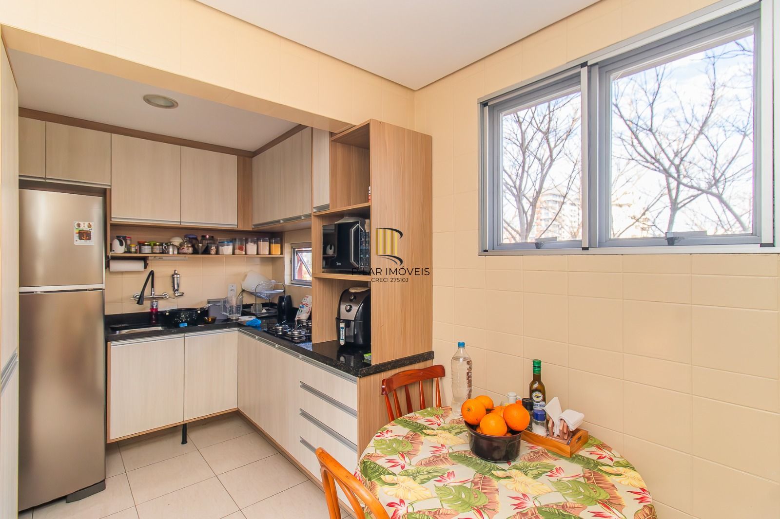 Apartamento panorâmico com três dormitórios, garagem