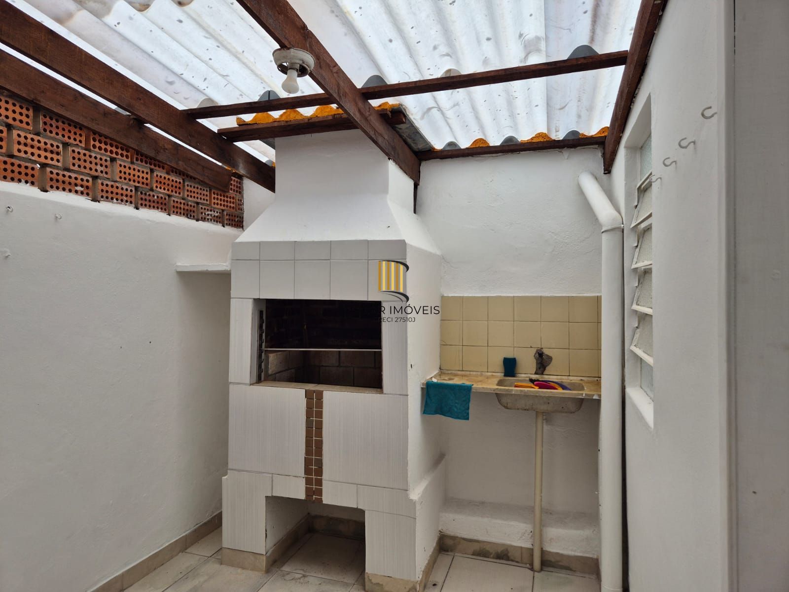 2D com garagem com churrasqueira