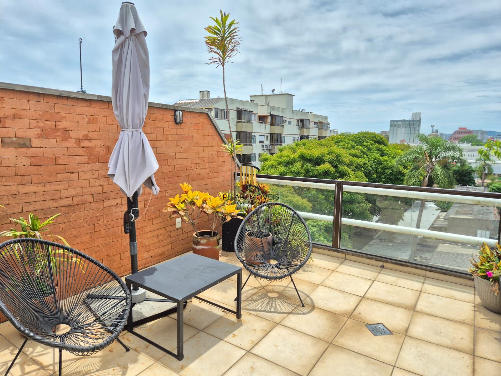 Cobertura reformada com churrasqueira