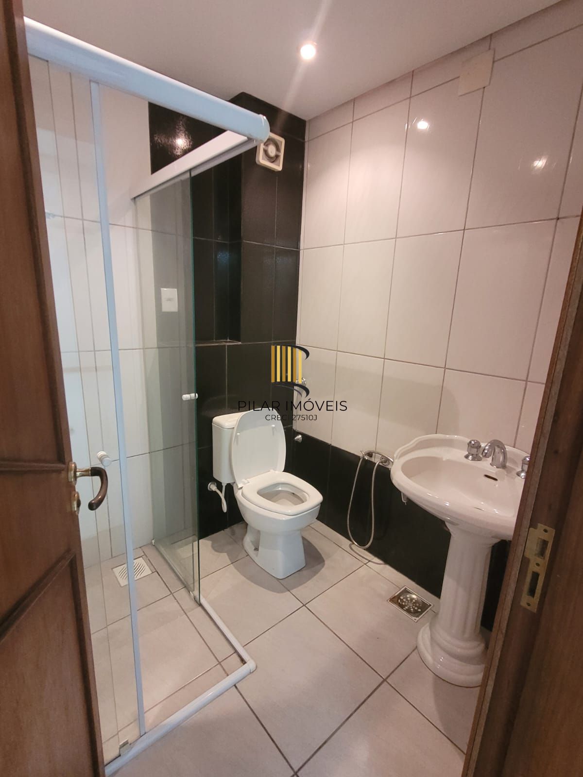 Casa no bairro Ipanema com 291 m² de área privativa e 8 garagens