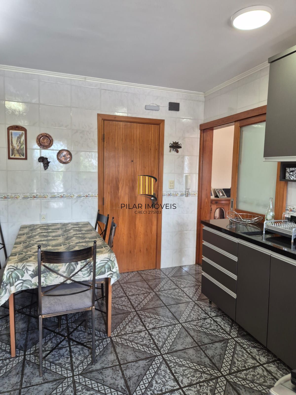 Amplo apto 3dormit e 2 vagas no Menino Deus