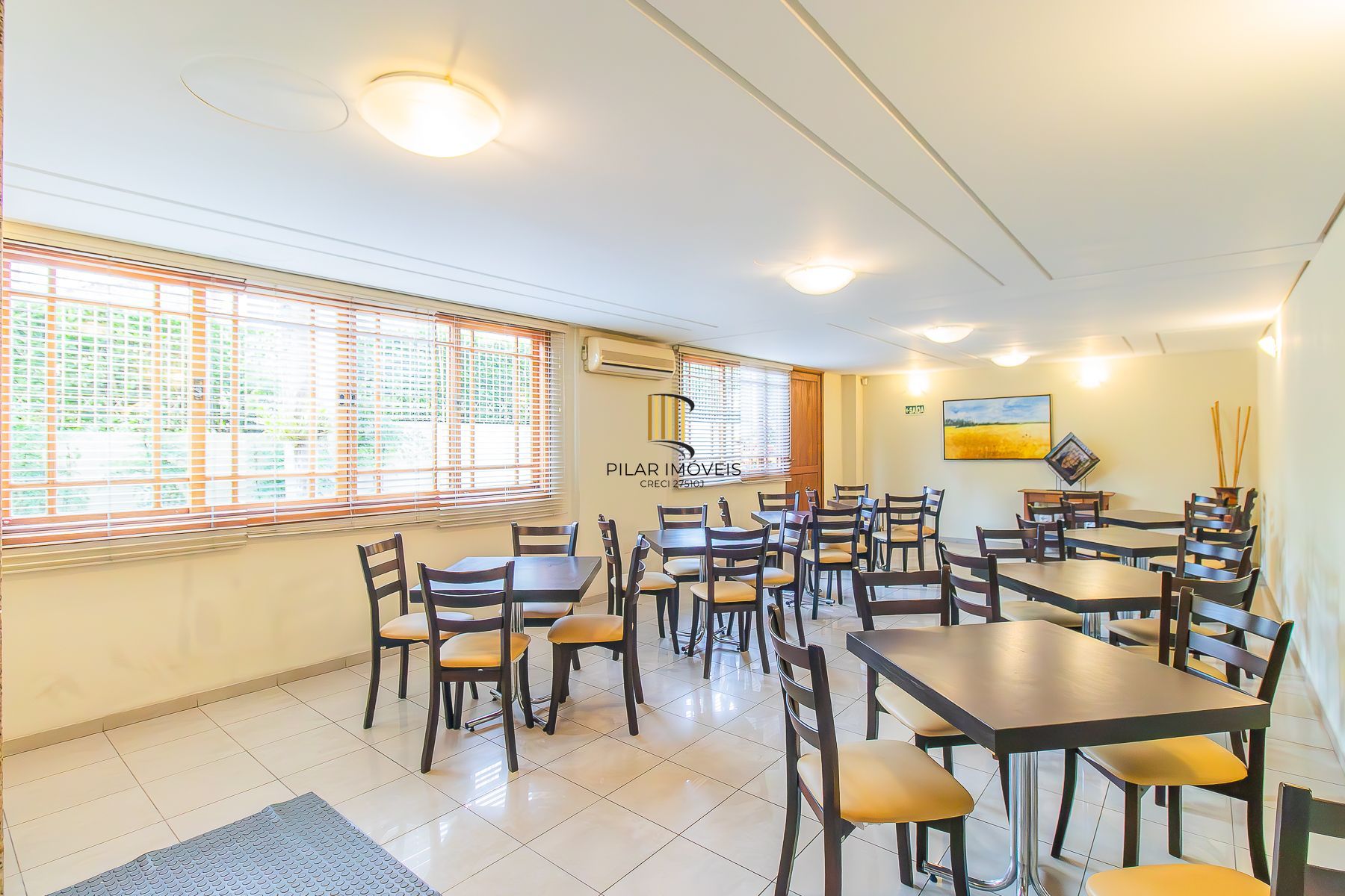 Apartamento semi mobiliado, impecável, com 126m² privativo.