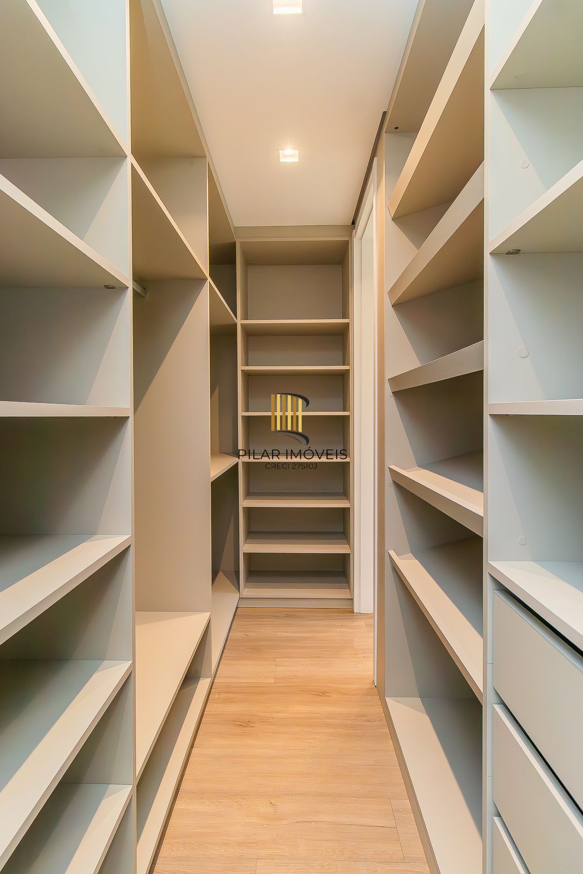 APARTAMENTO 2 D (um suíte) 80,45m² - 1 vaga simples descoberta- MENINO DEUS