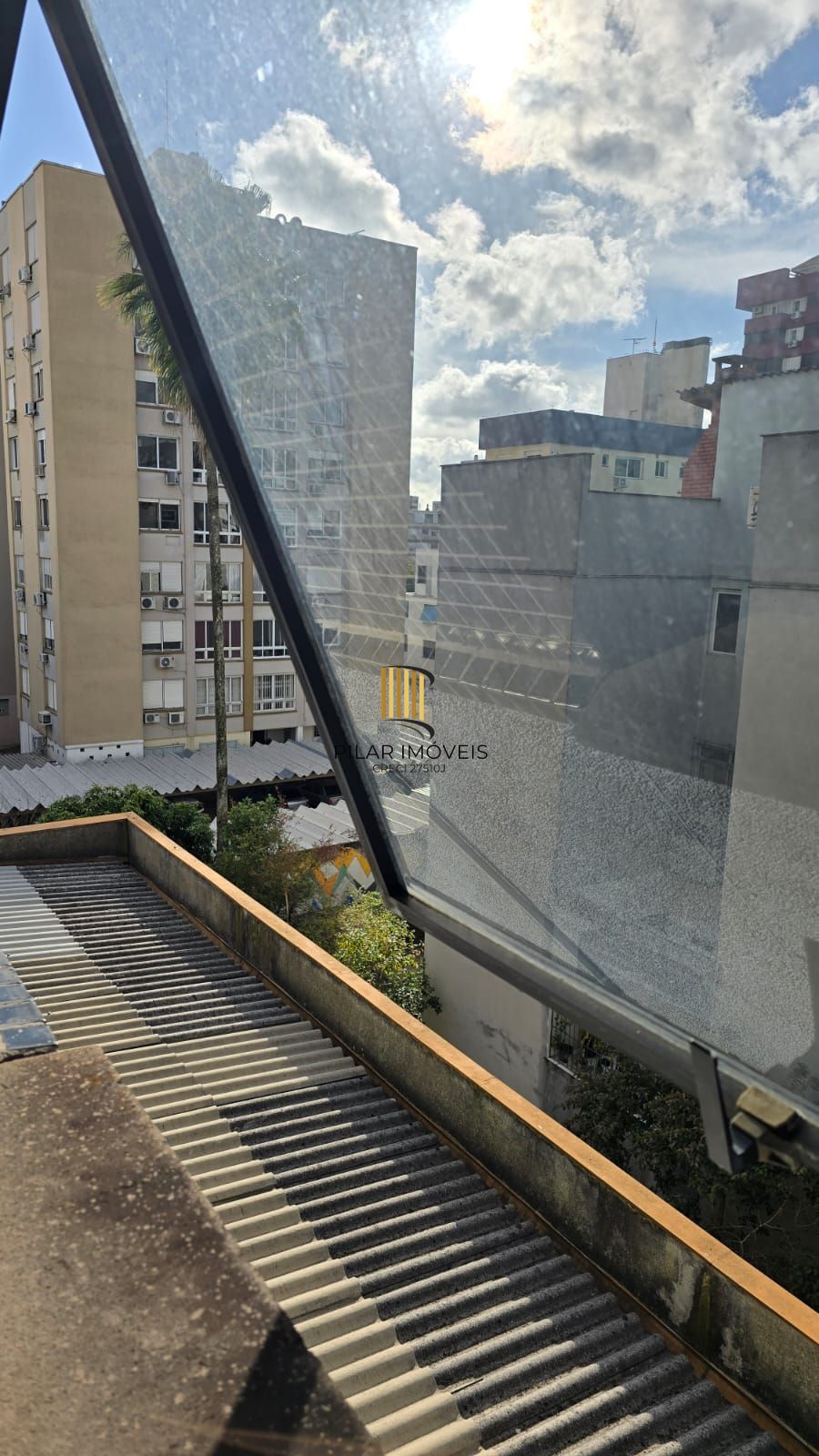 Sala a venda no Menino Deus