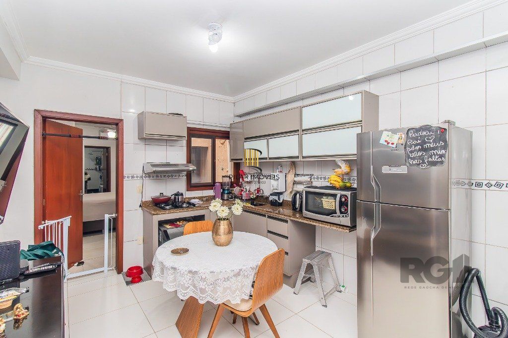 Casa para Venda - 110m², 2 dormitórios, sendo 1 suites, 2 vagas - Menino Deus