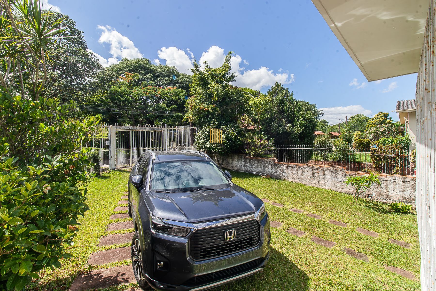 3 Dormitórios, com lareira, churrasqueira e piscina