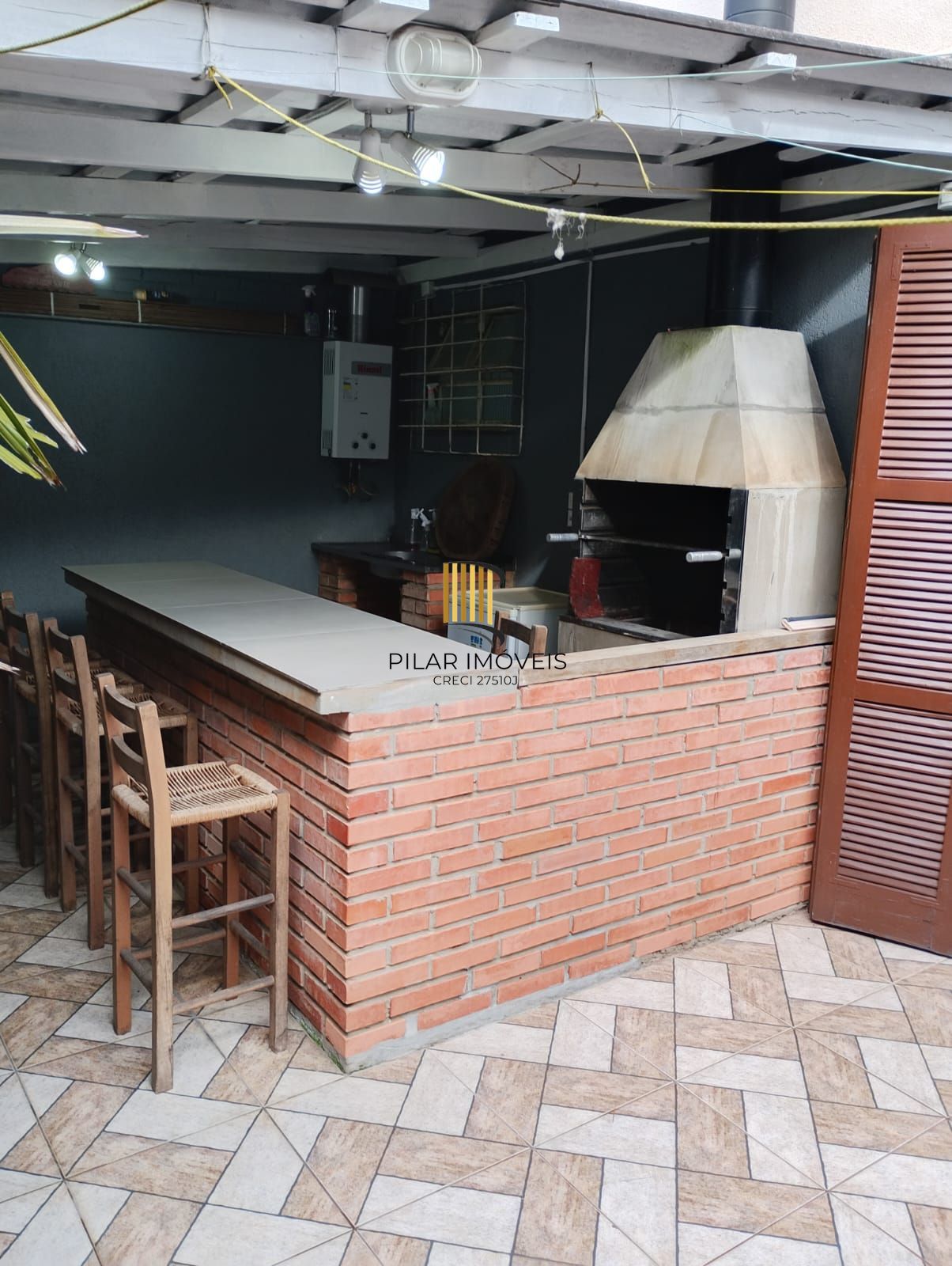 Apartamento Térreo, 02 dormitórios, 60,59m2 área privativa, quiosque com churrasqueira, Menino Deus