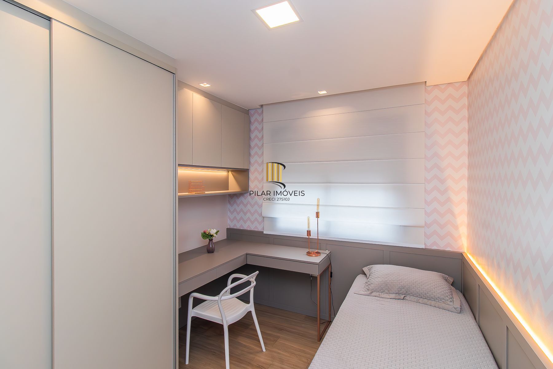 APARTAMENTO 2 D (um suíte) 80,45m² - 1 vaga simples descoberta- MENINO DEUS