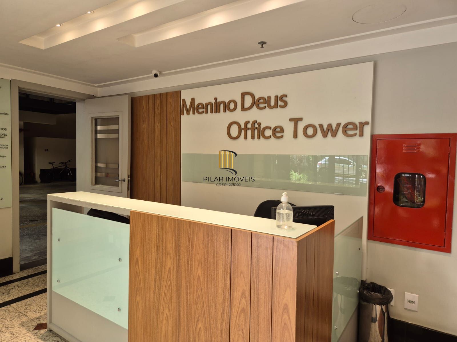 Sala reformada com box