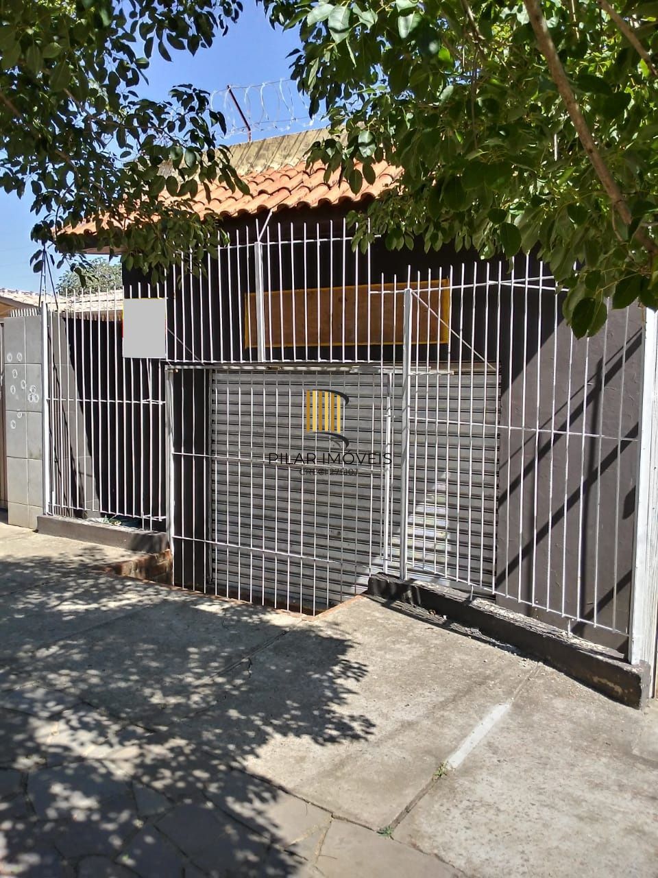 Loja térrea, frente para a rua Bairro Cristal