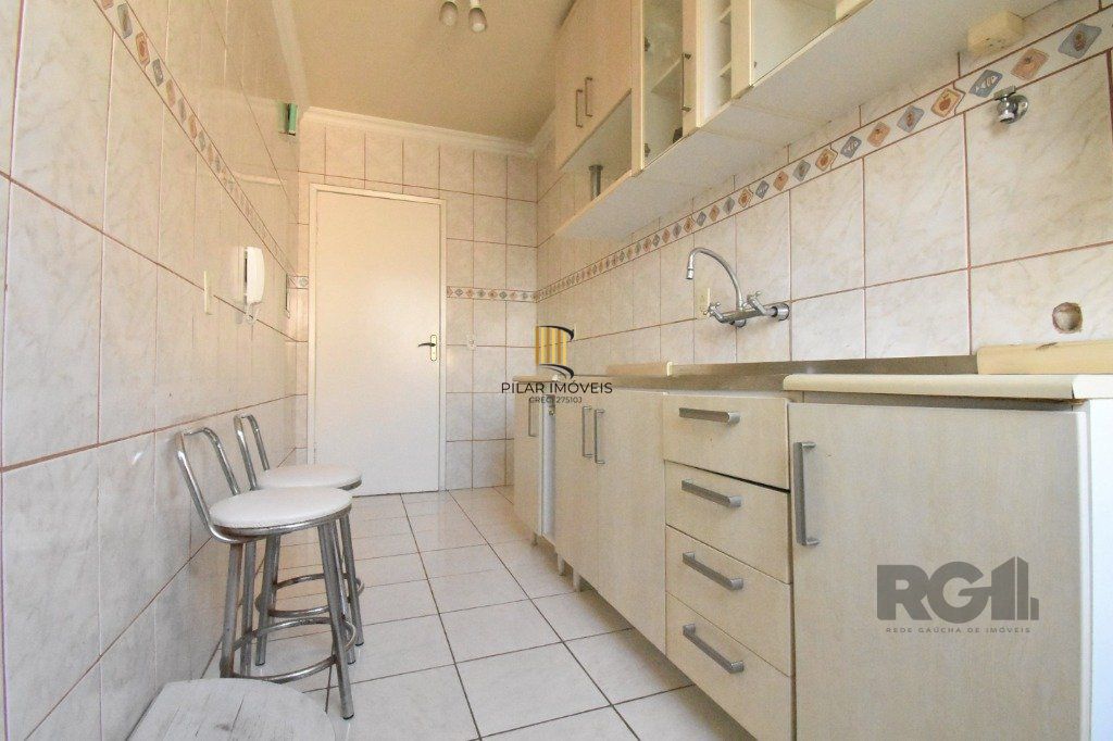 Imóvel 2 dormitórios no Menino Deus com 58,49m²  SEMI-MOBILIADO COM BOX