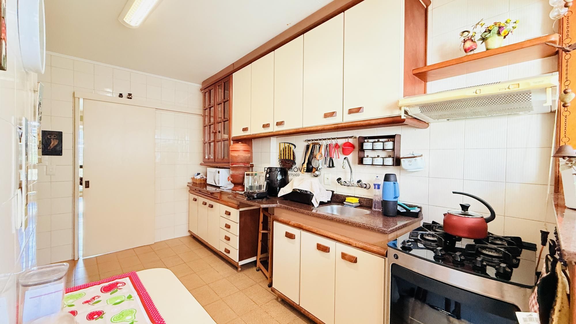 Apartamento com 3 quartos, 1 suíte,  à venda na Avenida Doutor Nilo Peçanha, 1121, Três Figueiras, Porto Alegre