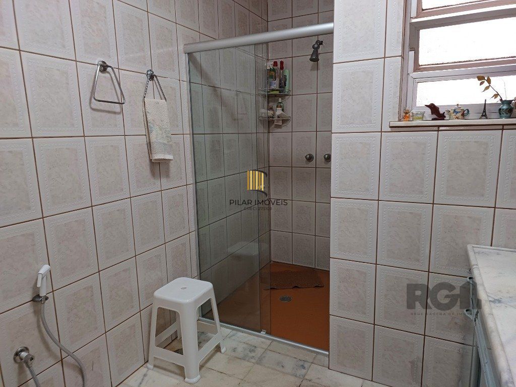 Casa averbada, ampla e ensolarada!