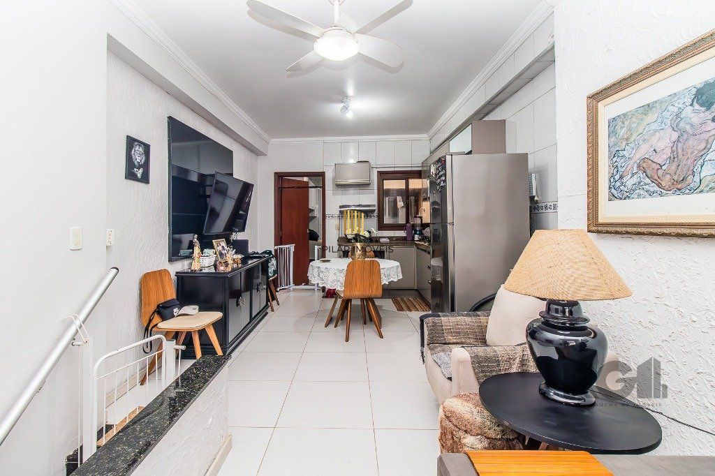 Casa para Venda - 110m², 2 dormitórios, sendo 1 suites, 2 vagas - Menino Deus