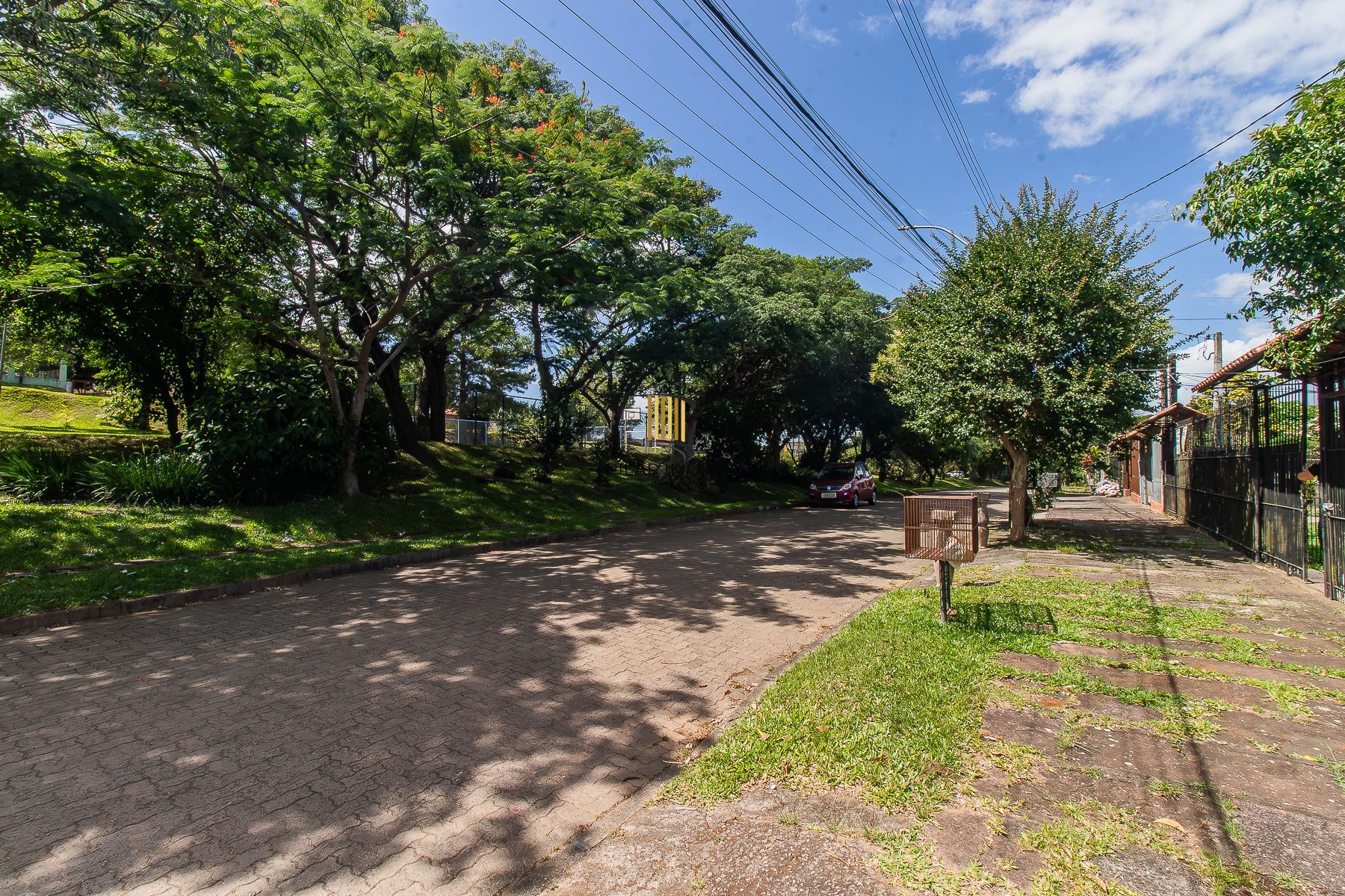 3 Dormitórios, com lareira, churrasqueira e piscina