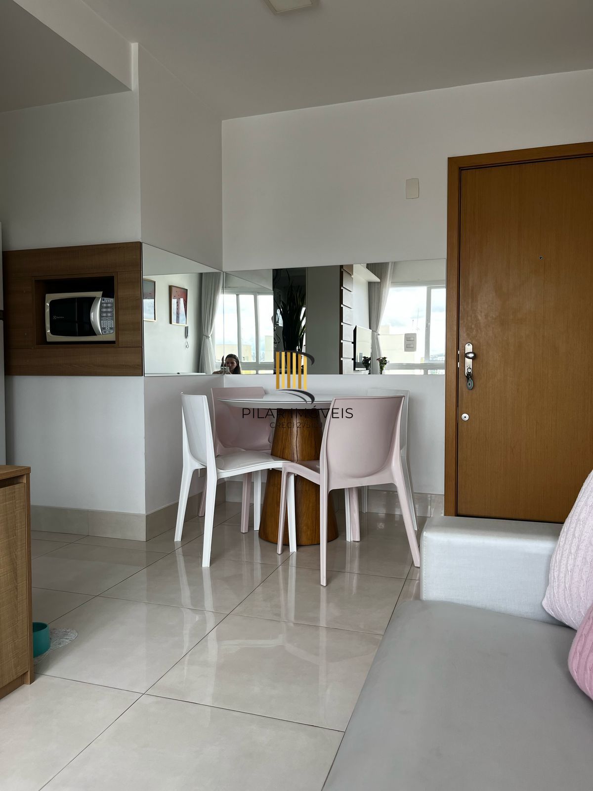 Amplo apartamento de 1 dormitório totalmente mobiliado