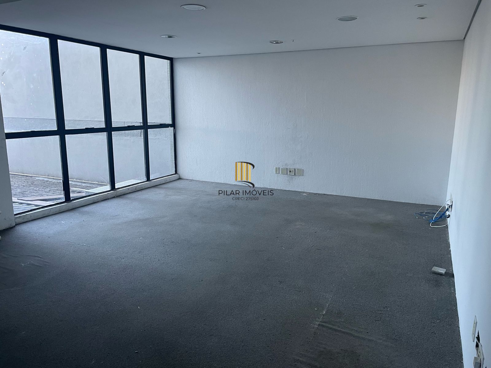 Sala Comercial de 48 m² com garagem, prédio com portaria presencial