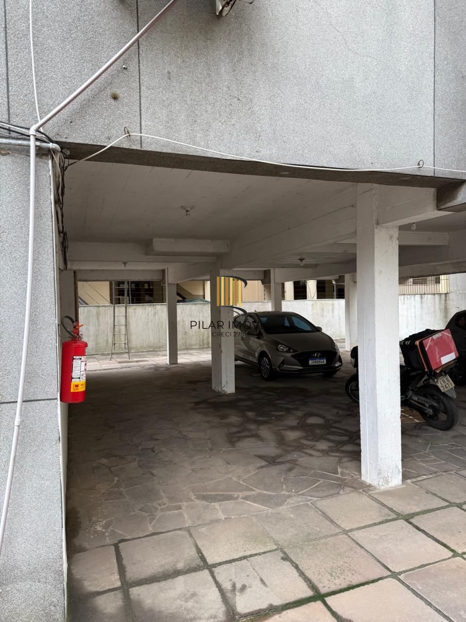 Imóvel 2 dormitórios no Menino Deus com 58,49m²  SEMI-MOBILIADO COM BOX