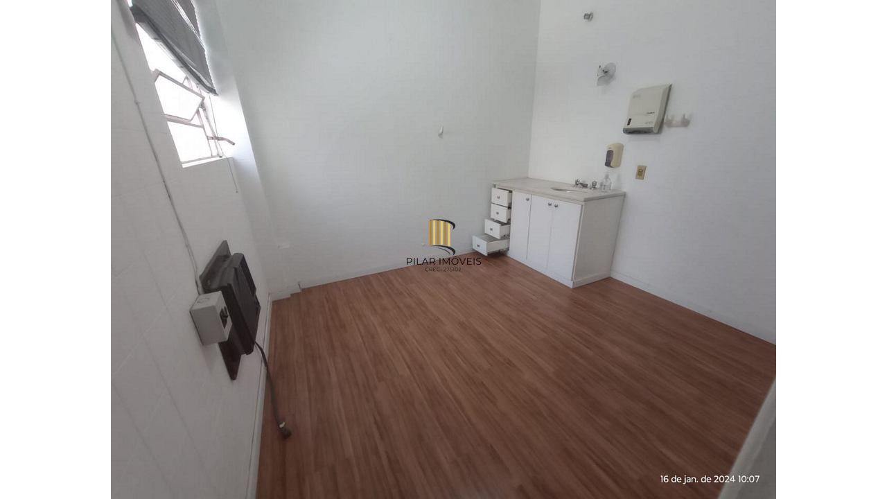 SOBRADO COMERCIAL - 220m² - 2 vagas - GETULIO VARGAS