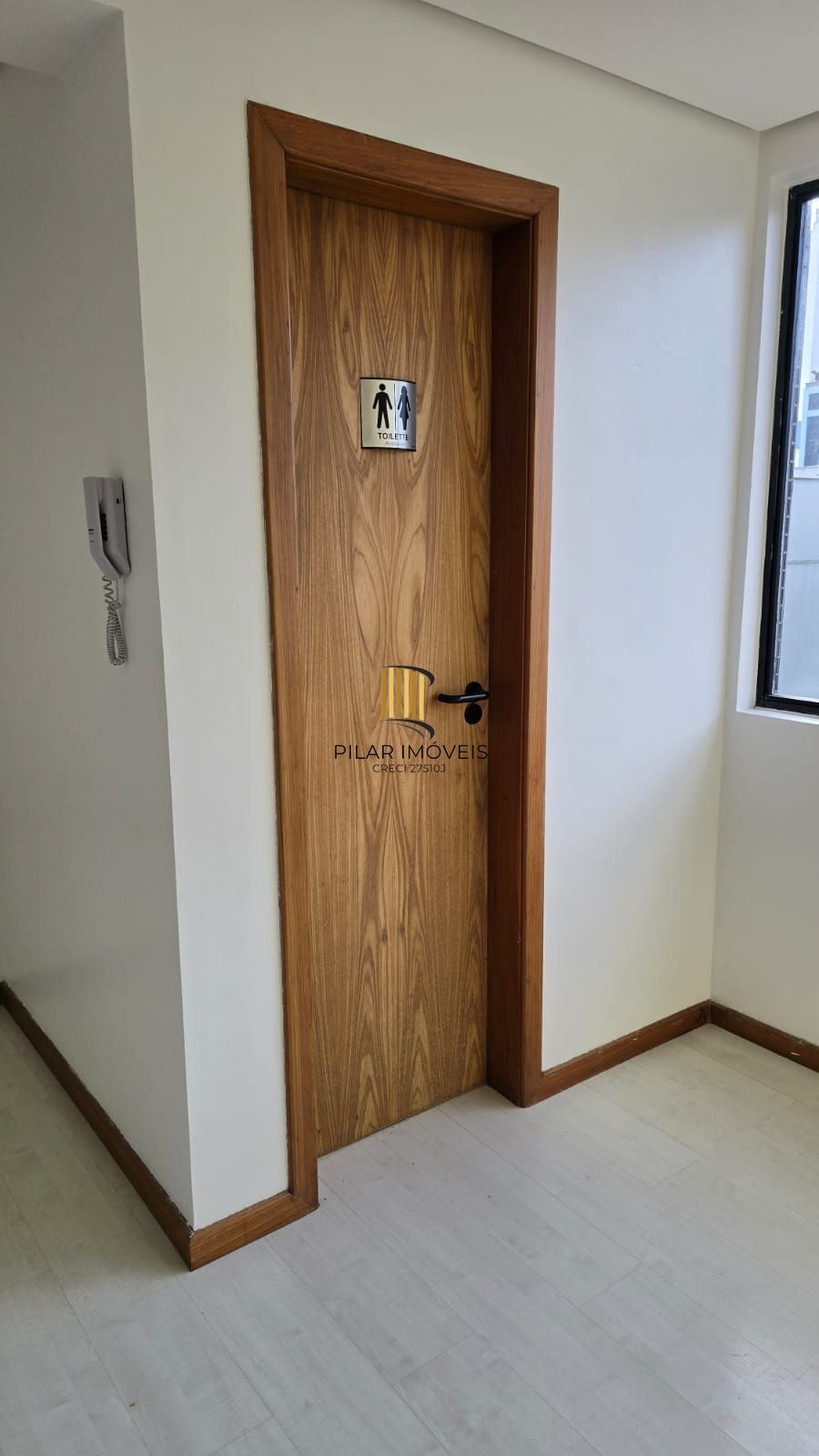 Sala a venda no Menino Deus