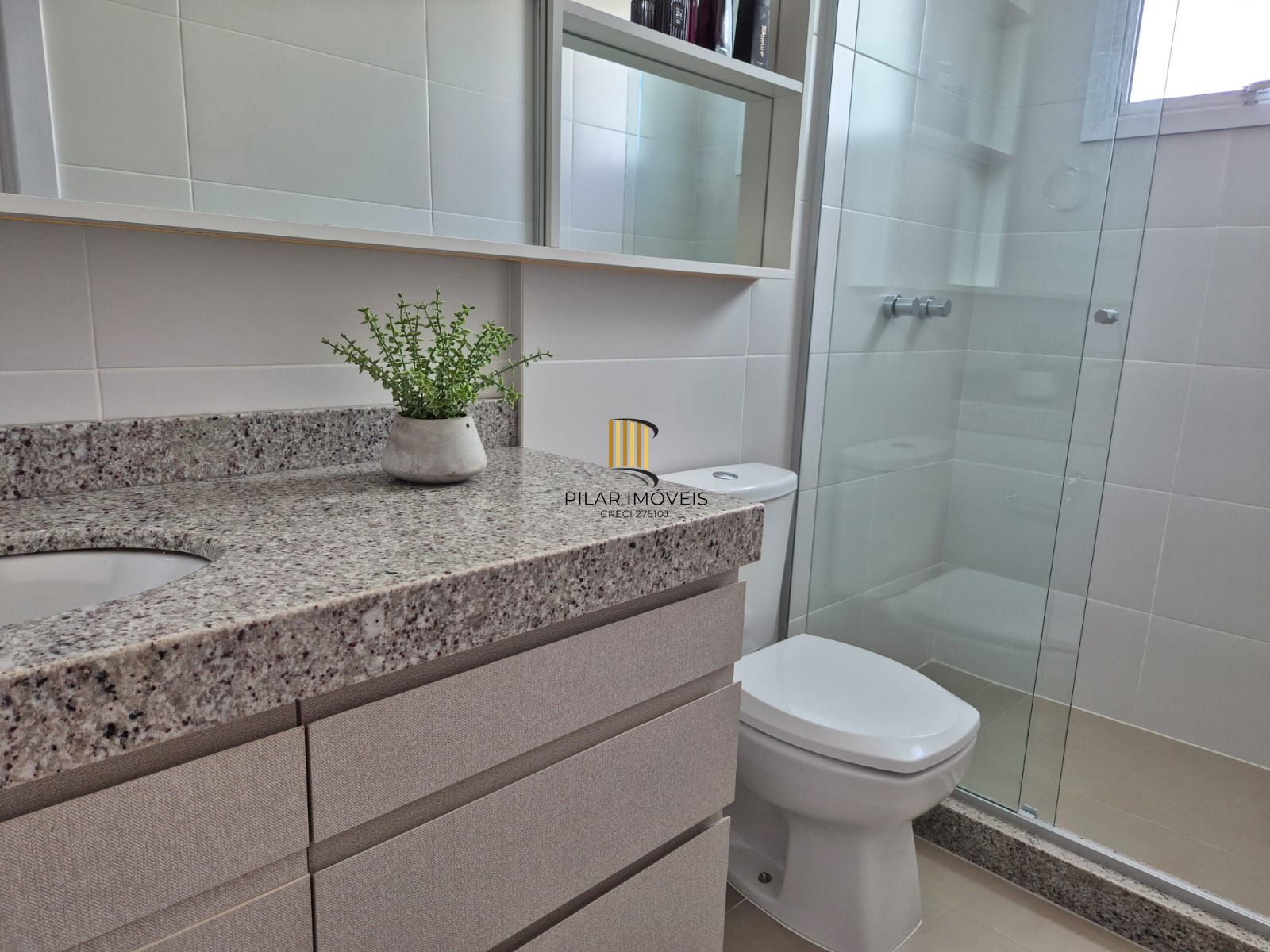 Apartamento 2 Dormitórios, Decorado e com Vaga de Garagem | Pronto para Morar!