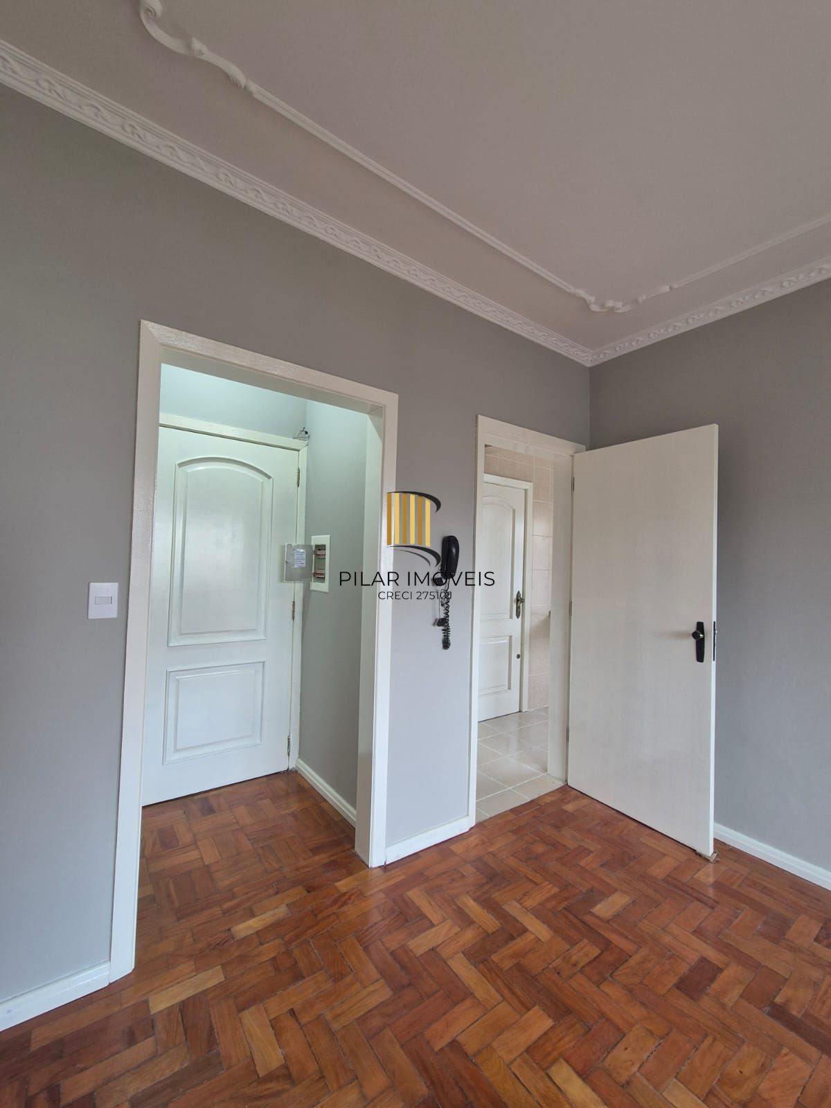 Apto 2D com dependencia completa na Cidade Baixa