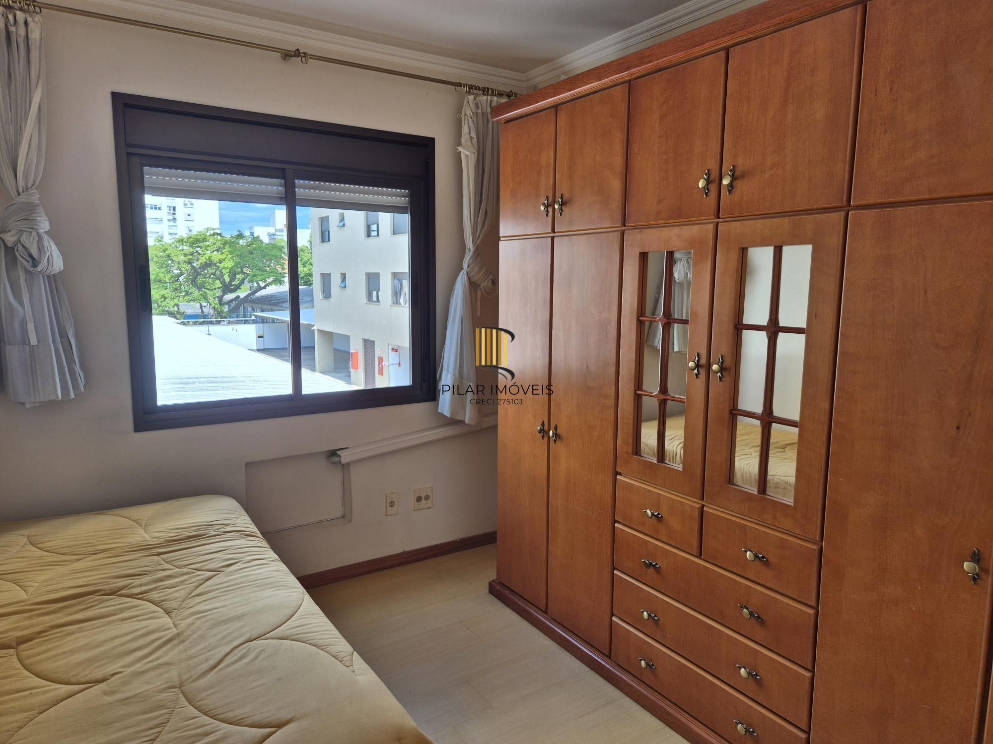 2D com suíte, churrasqueira e vaga