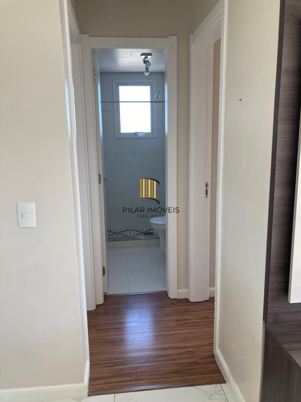 Apartamento 2 dormitórios com suíte e vaga coberta escriturada