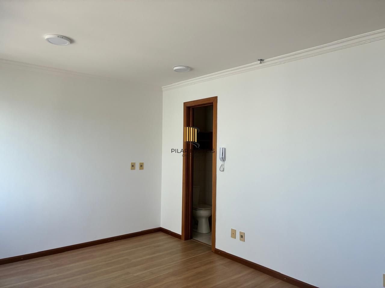 Ótima sala de 24,88 metros quadrados no Menino Deus