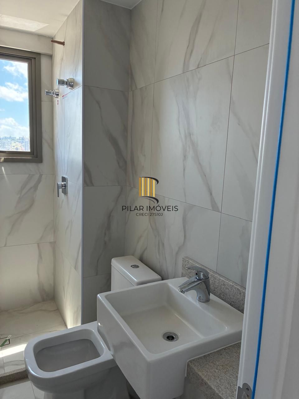 Lindo imóvel 2 dormitórios, 1 suíte, 64 m2, vaga de garagem no bairro Praia de Belas