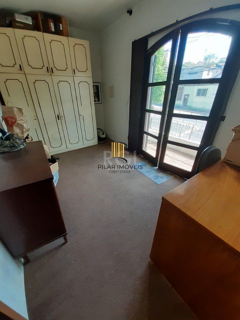 Casa para Venda - 185m², 4 dormitórios, sendo 1 suites, 2 vagas - Jardim Sabará