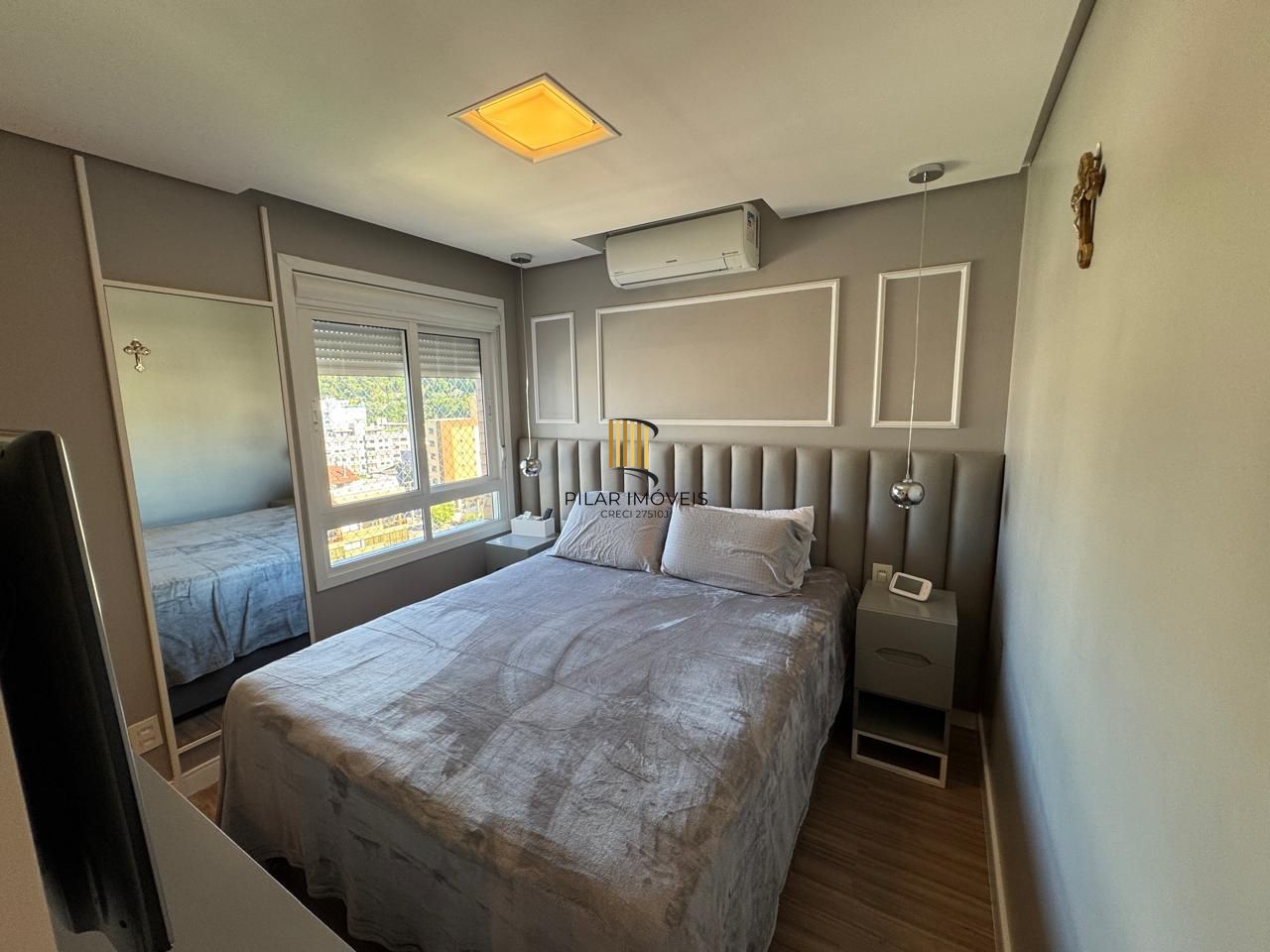 Apartamento de 2 dormitórios no Menino Deus, com vaga dupla coberta 75,81m² de área privativa.