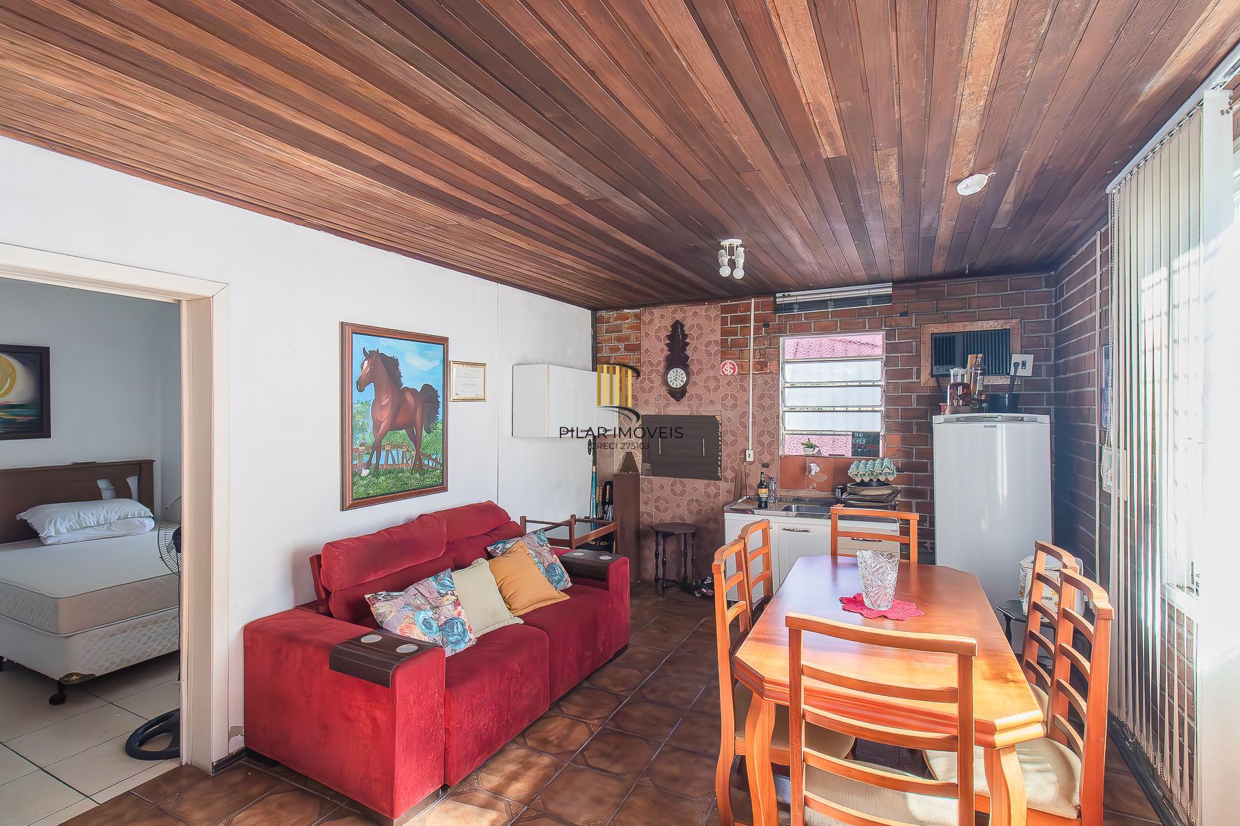 Casa 3 dormitórios, 5 vagas.