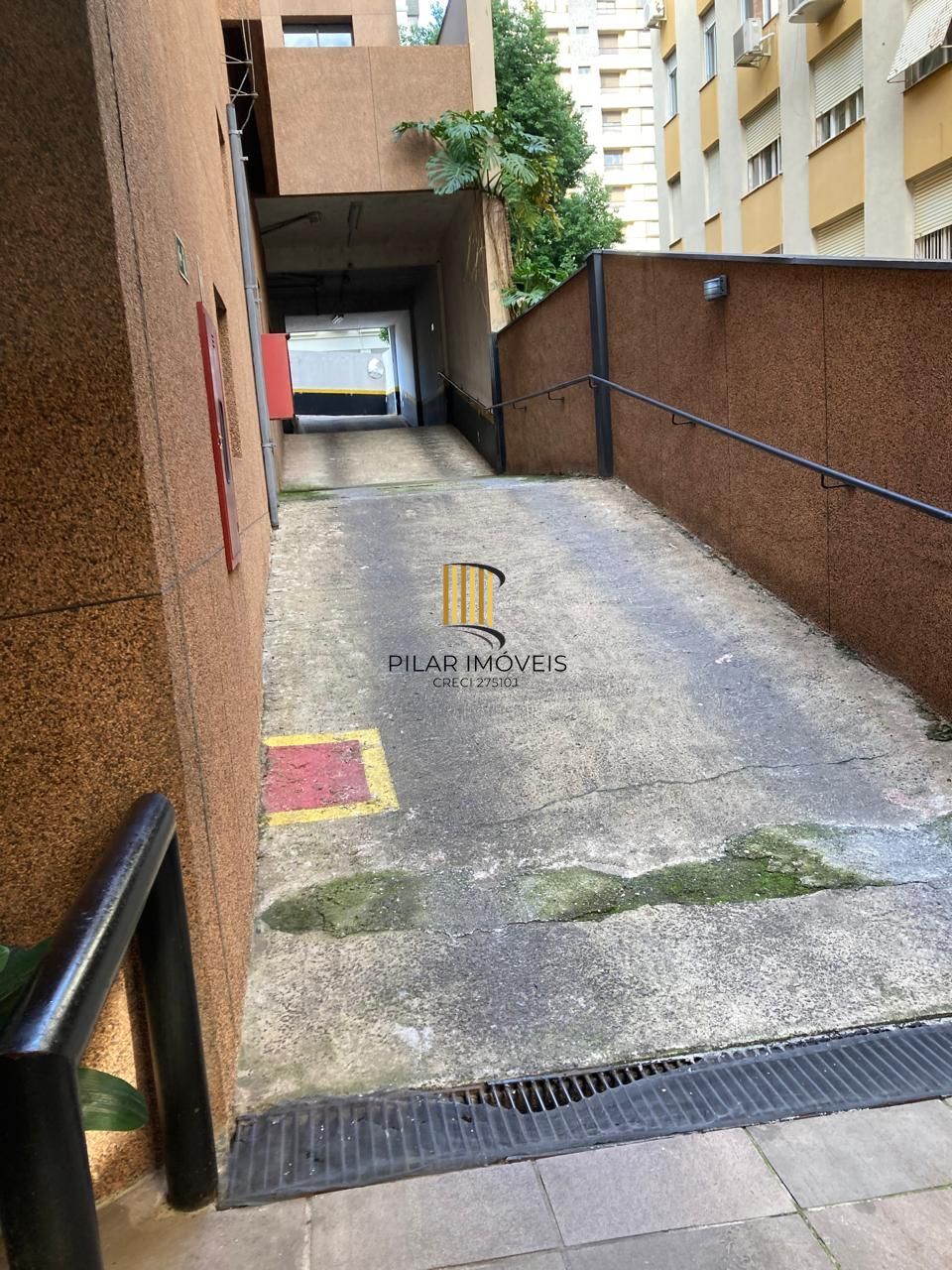 ÓTIMA SALA COM 37 METROS PRIVATIVOS E BOX ESCRITURADO