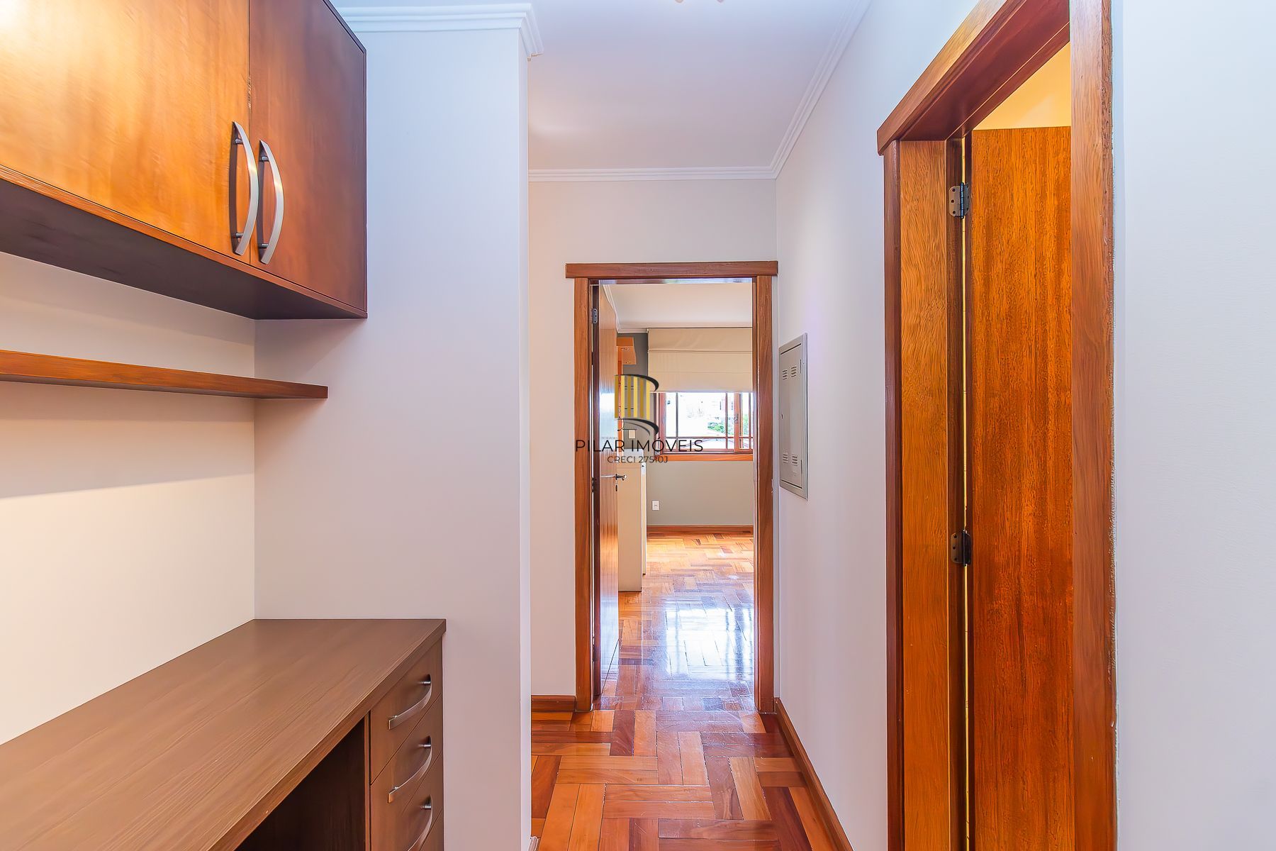 Apartamento semi mobiliado, impecável, com 126m² privativo.
